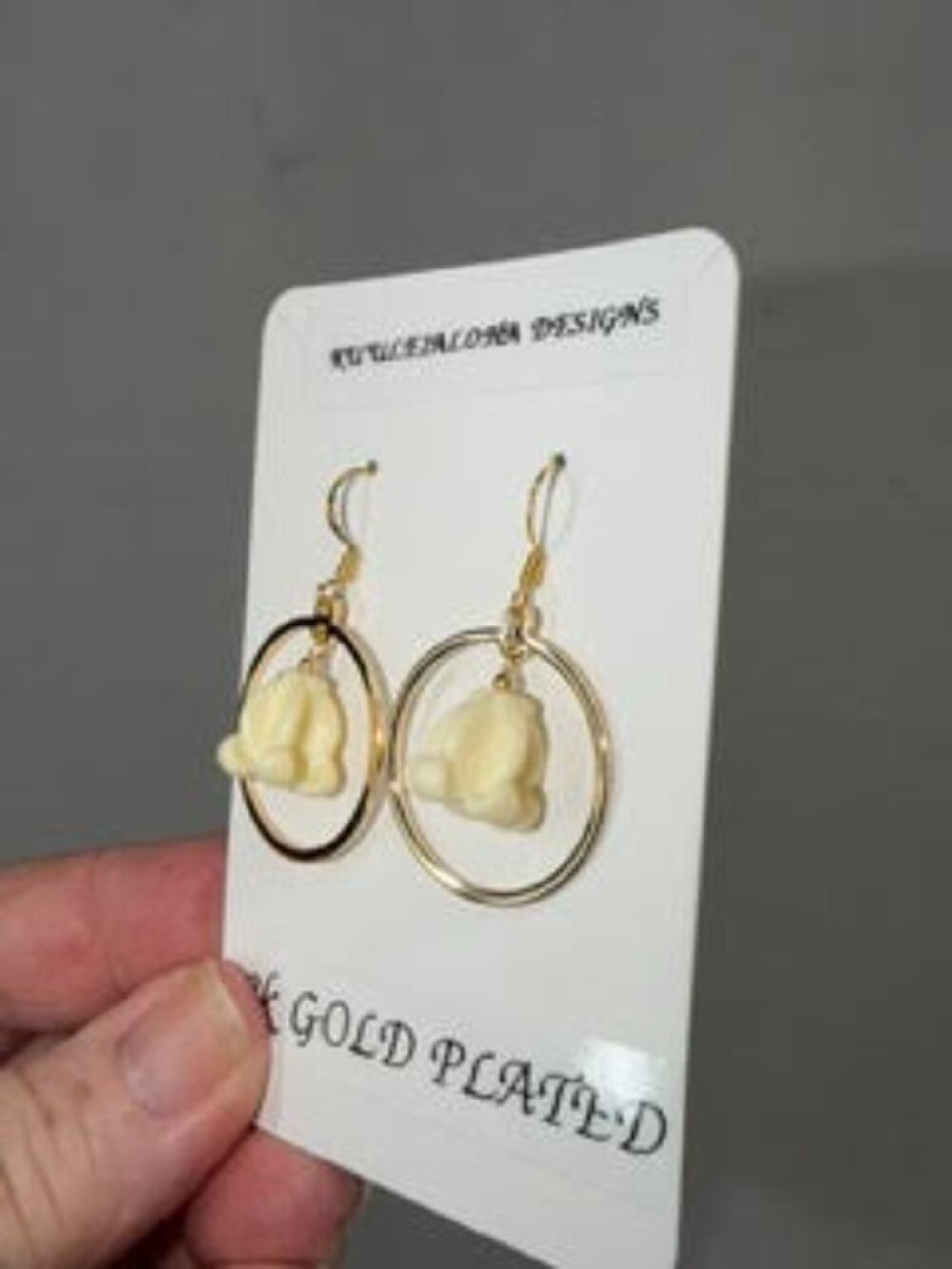 NWT Handmade in Hawaii, Hawaiian Crown Flower Hoop earring.  White/Gold